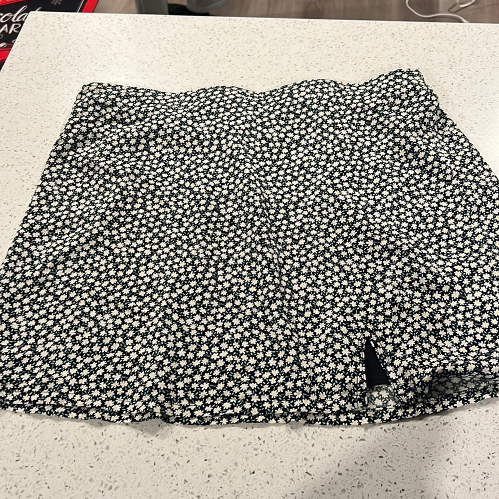 Cute, flowered skirt!